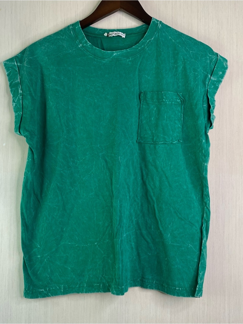 NWOT Zenana Women’s Crinkle Washed Folded Short Sleeve Pocket Tee Green Small
